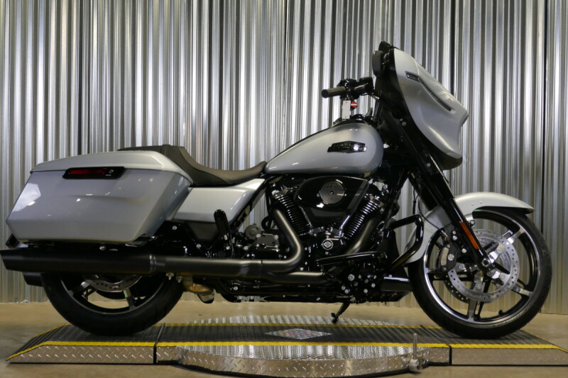 FLHX 2024 Street Glide®