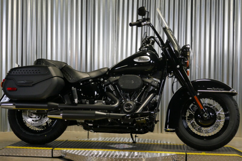 2024 Harley-Davidson® Heritage Classic Vivid Black - Black Finish