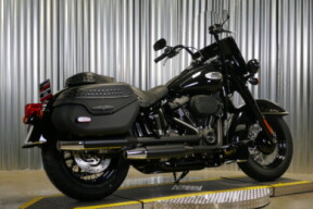 2024 Harley-Davidson® Heritage Classic Vivid Black - Black Finish thumb 3