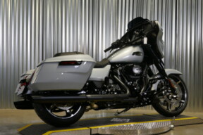 FLHX 2024 Street Glide® thumb 3