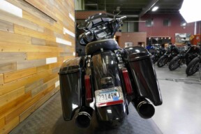 FLHXSE 2017 CVO™ Street Glide<sup>®</sup> thumb 0