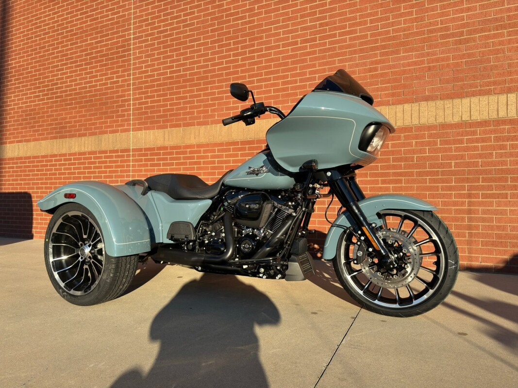 FLTRT 2024 Road Glide 3 - Photo 2