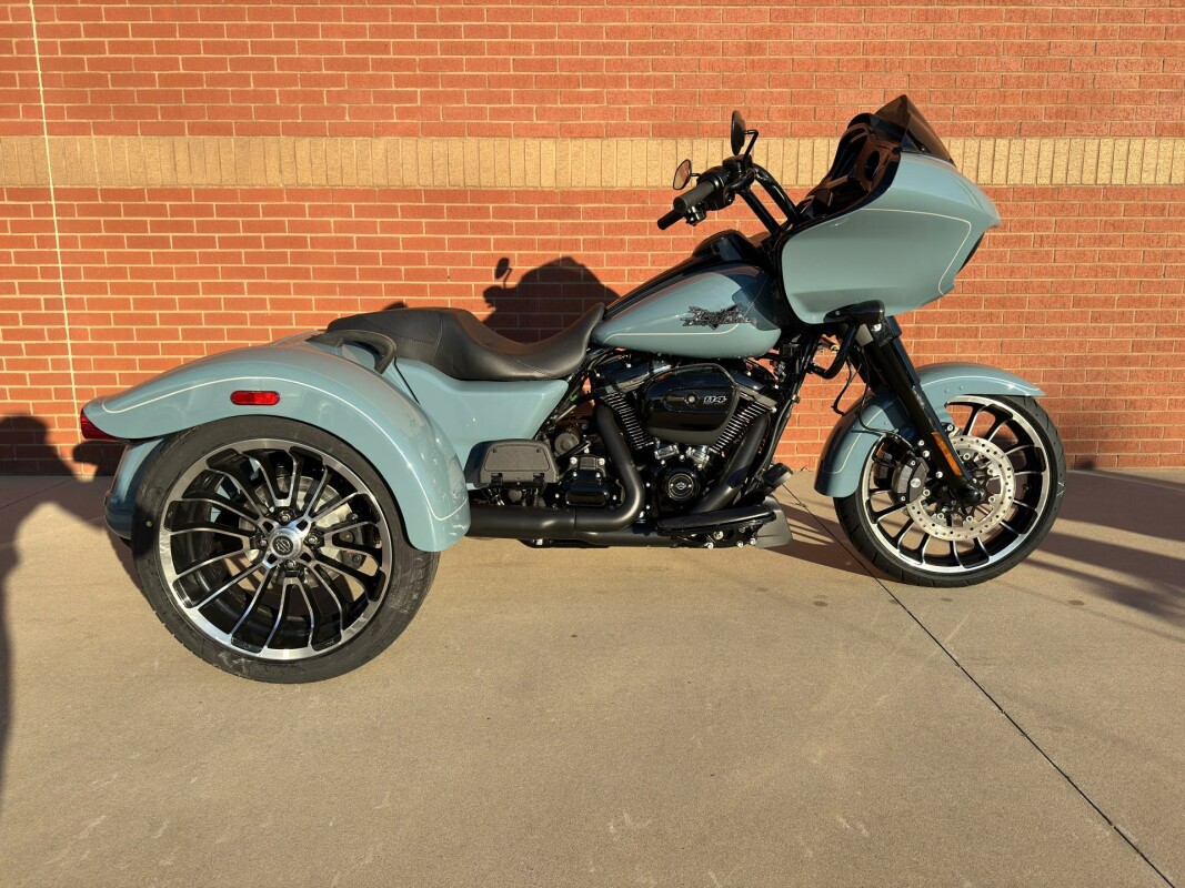 FLTRT 2024 Road Glide 3