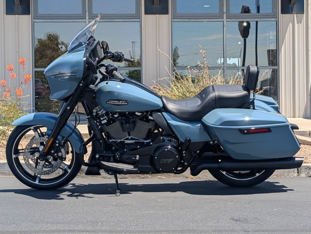2024 Harley-Davidson Street Glide - Photo 2