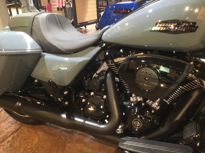2024 Harley-Davidson Street Glide Sharkskin Blue - Black Finish - Photo 4