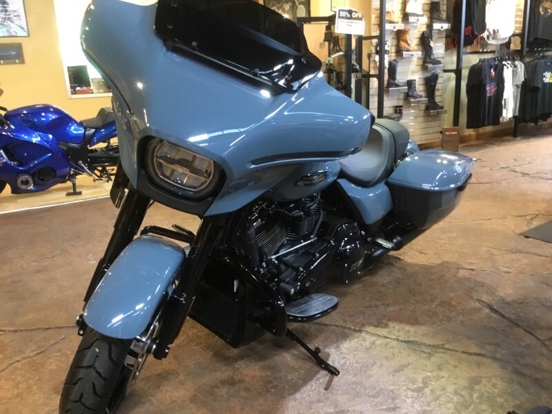 2024 Harley-Davidson Street Glide Sharkskin Blue - Black Finish