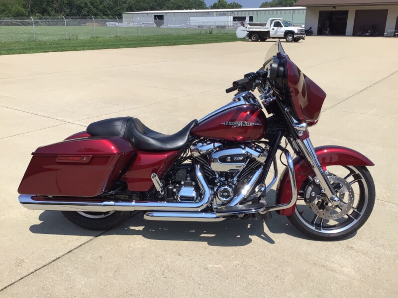 2017 FLHXS Street Glide® Special