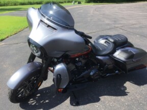 2020 Harley-Davidson® CVO™ Street Glide® SMKYGRY/BLKHOLE  thumb 3