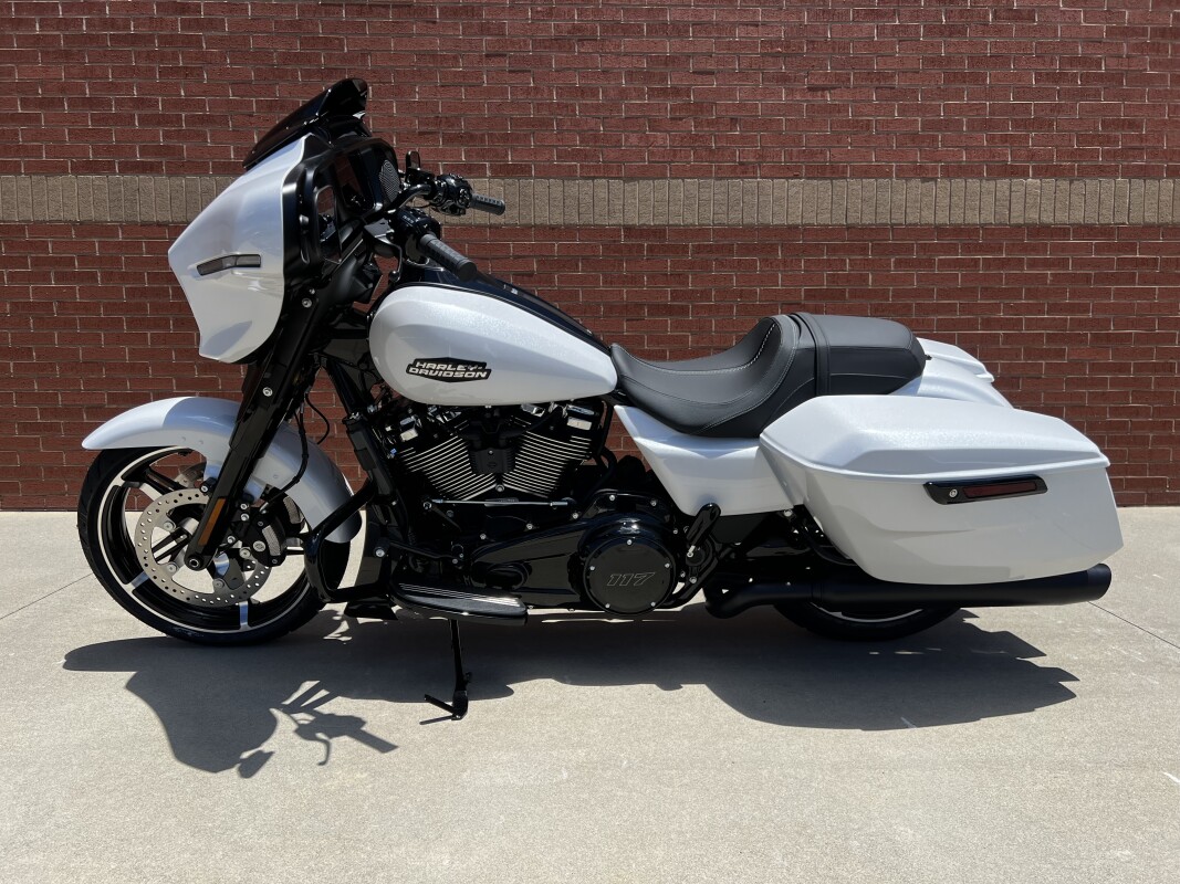 FLHX 2024 Street Glide - Photo 4