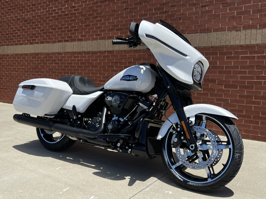 FLHX 2024 Street Glide - Photo 2