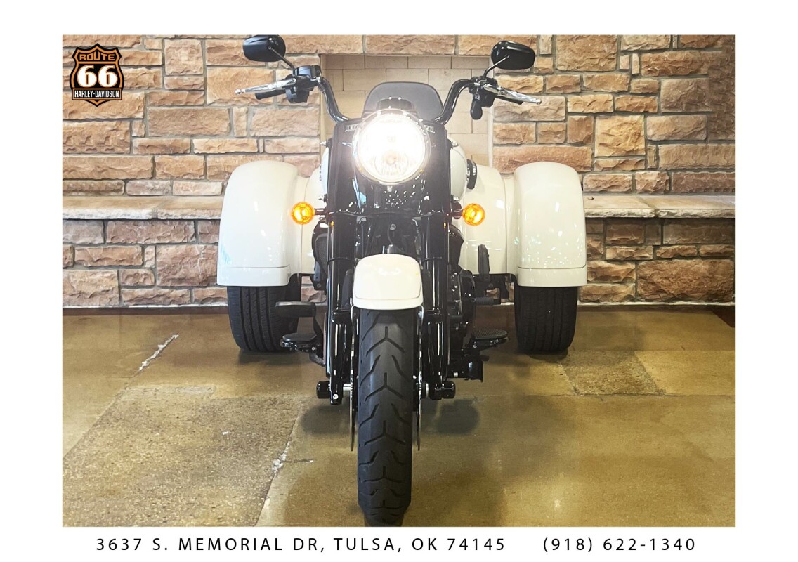 2023 Harley-Davidson Freewheeler White Sand Pearl - Photo 2