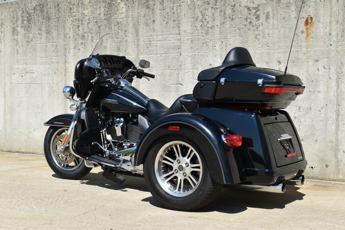 2017 Harley-Davidson Tri Glide Ultra FLHTCUTG - Photo 6