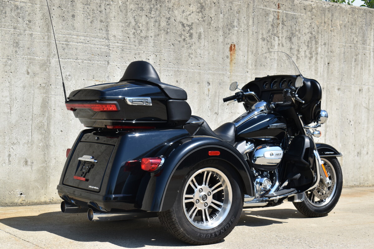 2017 Harley-Davidson Tri Glide Ultra FLHTCUTG - Photo 9