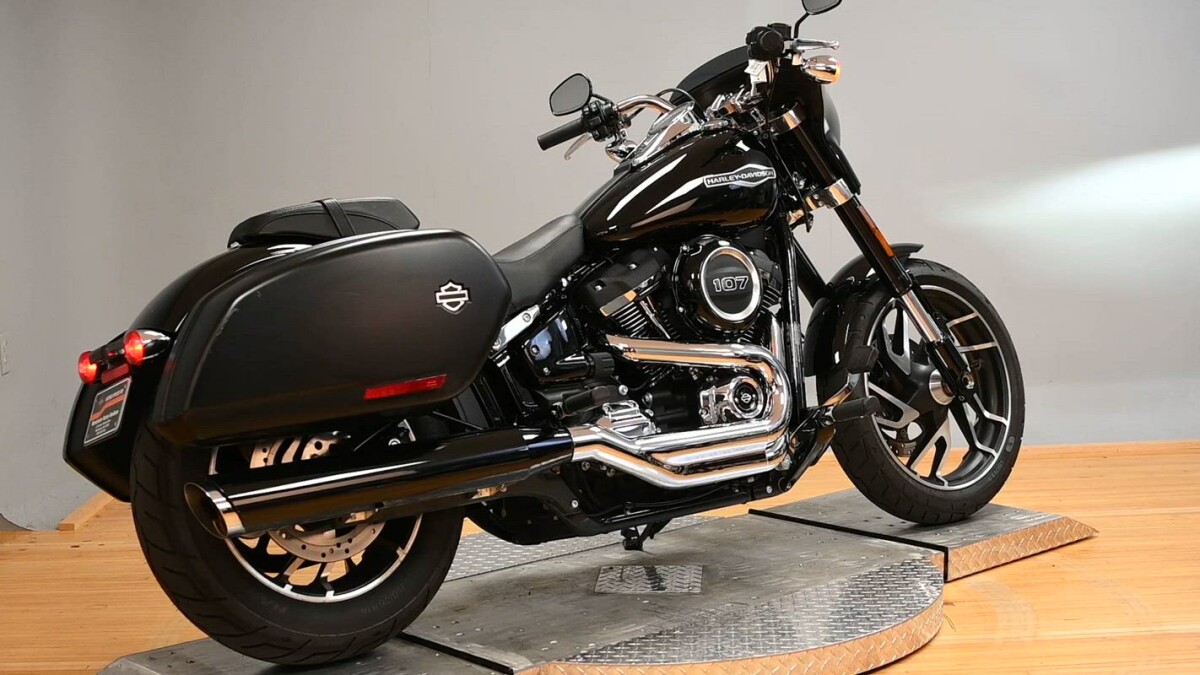 2020 Harley-Davidson® Sport Glide® FLSB | High Octane Harley-Davidson®