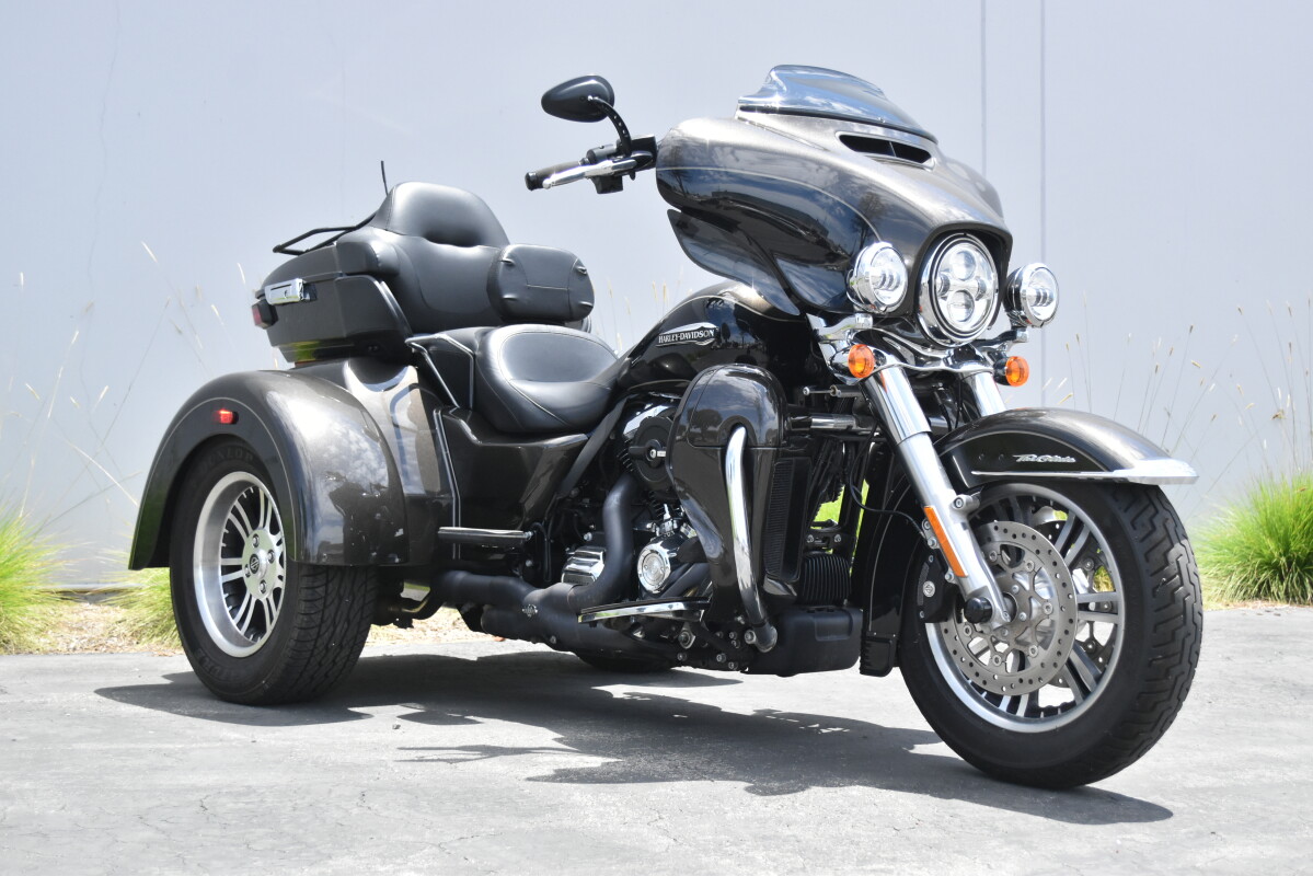 2014 Harley-Davidson FLHTCUTG Tri Glide Ultra Classic Review