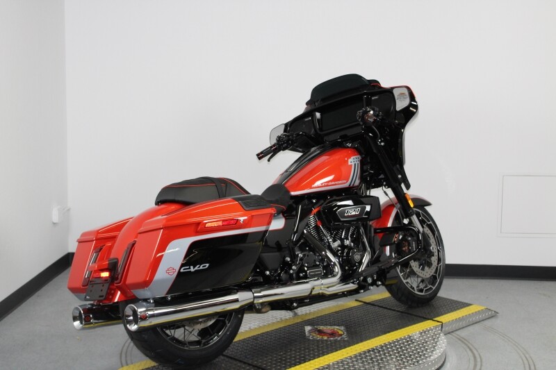 Harley-Davidson CVO Street Glide 2024 FLHXSE 84496577 LEGENDARY ORNG W/ PINSTRIPE - Photo 8