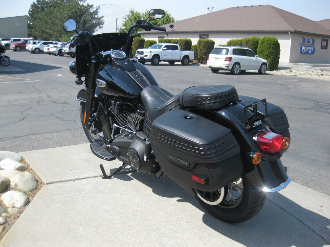 2024 Harley-Davidson Heritage Classic Vivid Black - Black Finish - Photo 6