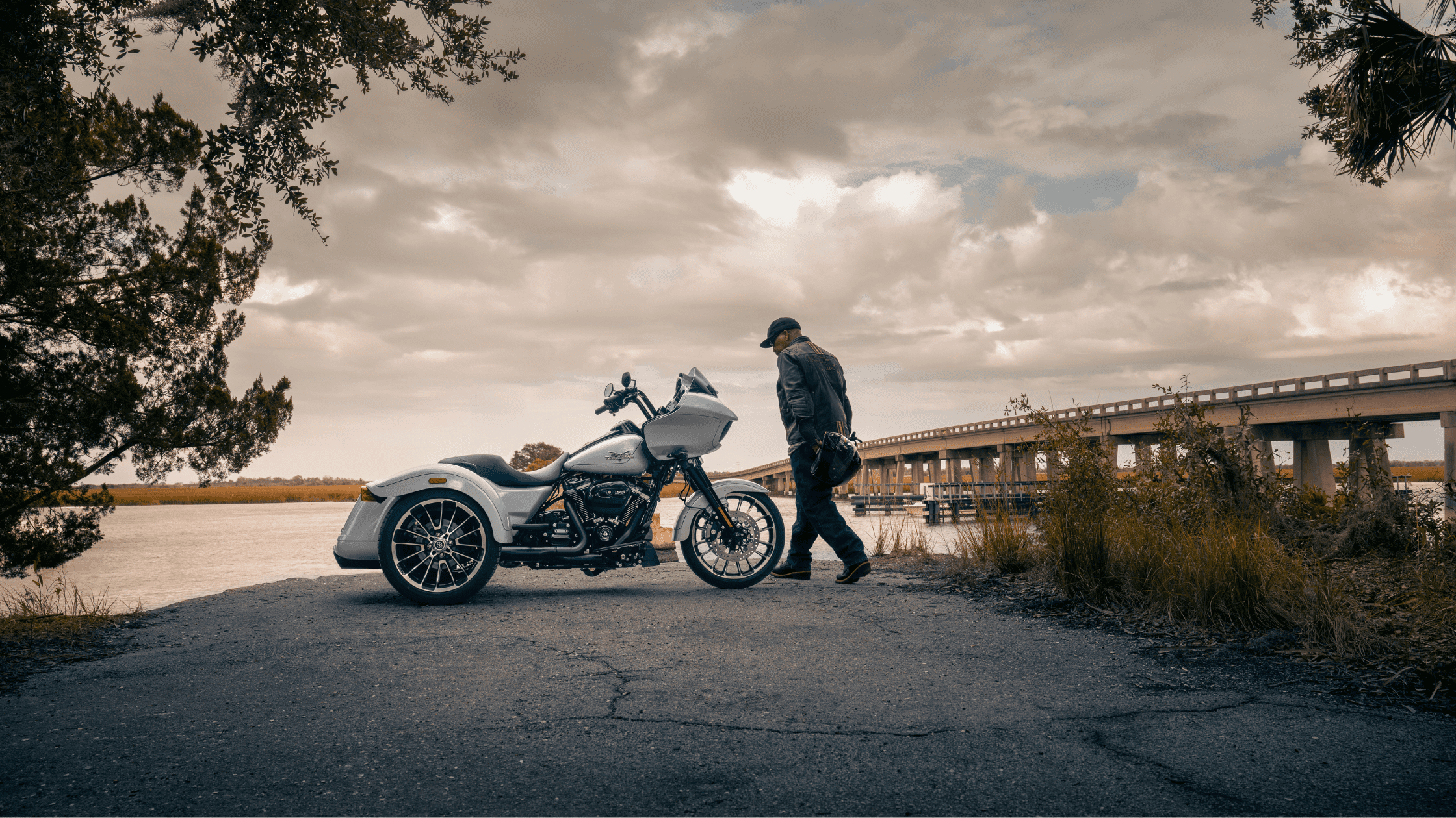 2024 Harley-Davidson® Road Glide® 3 parked on a road with a bridge on the background