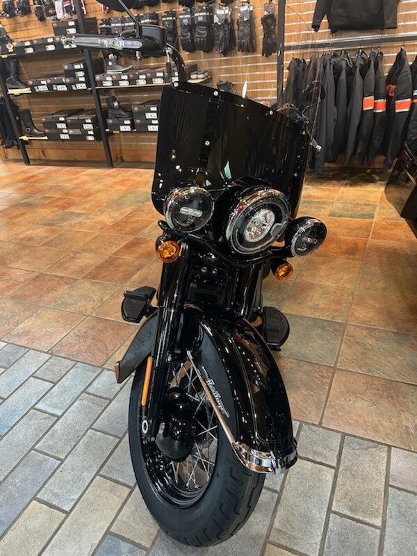 2024 Harley-Davidson Heritage Classic Vivid Black - Black Finish - Photo 3