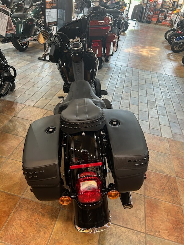 2024 Harley-Davidson Heritage Classic Vivid Black - Black Finish - Photo 4