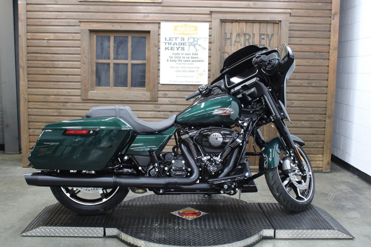 2024 Harley-Davidson Street Glide SHARKSKIN BLUE