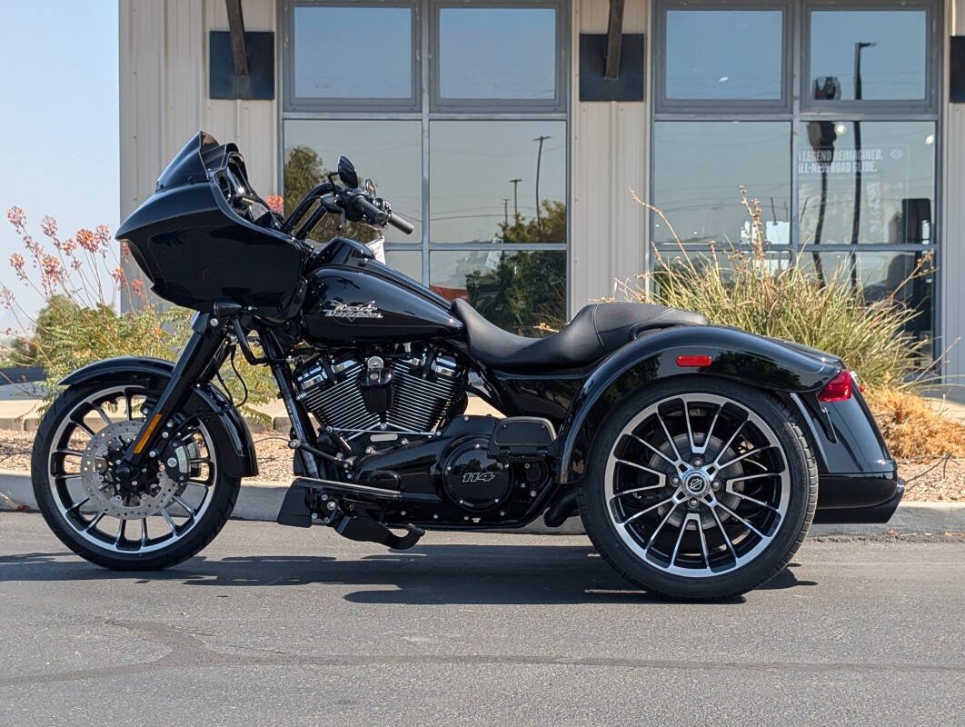 2024 Harley-Davidson Road Glide 3 - Photo 2