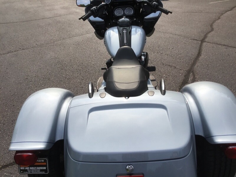 2024 Harley-Davidson Road Glide 3 Atlas Silver Metallic - Black Finish - Photo 6