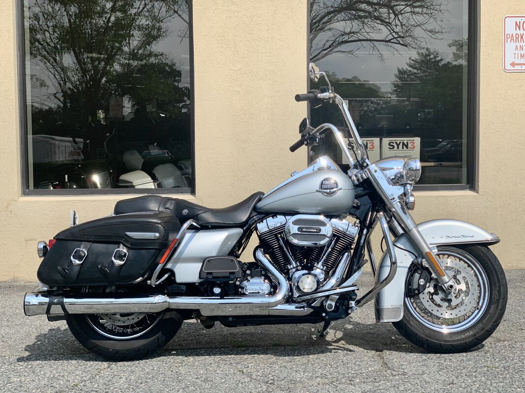 2010 Harley-Davidson Road King Classic FLHRC - Photo 2