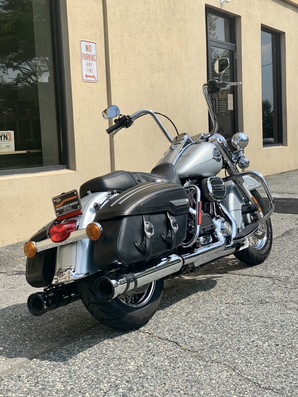 2010 Harley-Davidson Road King Classic FLHRC - Photo 4