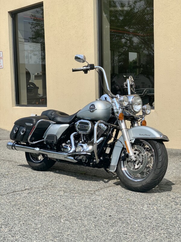 2010 Harley-Davidson Road King Classic FLHRC - Photo 3
