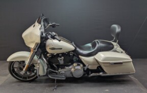 Harley-Davidson<sup>®</sup> Street Glide<sup>®</sup> 2022 FLHX WHITE thumb 0