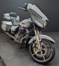 Harley-Davidson<sup>®</sup> Street Glide® 2024 FLHX BILLIARD GRAY thumb 3