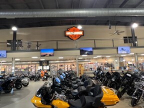2024 Harley-Davidson® Freewheeler thumb 0