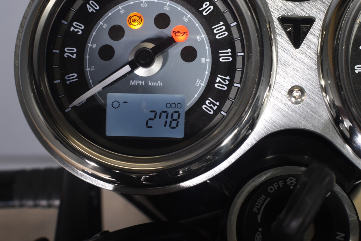 2024 Triumph bonnevile T-100 - Photo 9