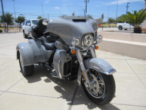 FLHTCUTG 2024 Tri Glide<sup>®</sup> Ultra thumb 3