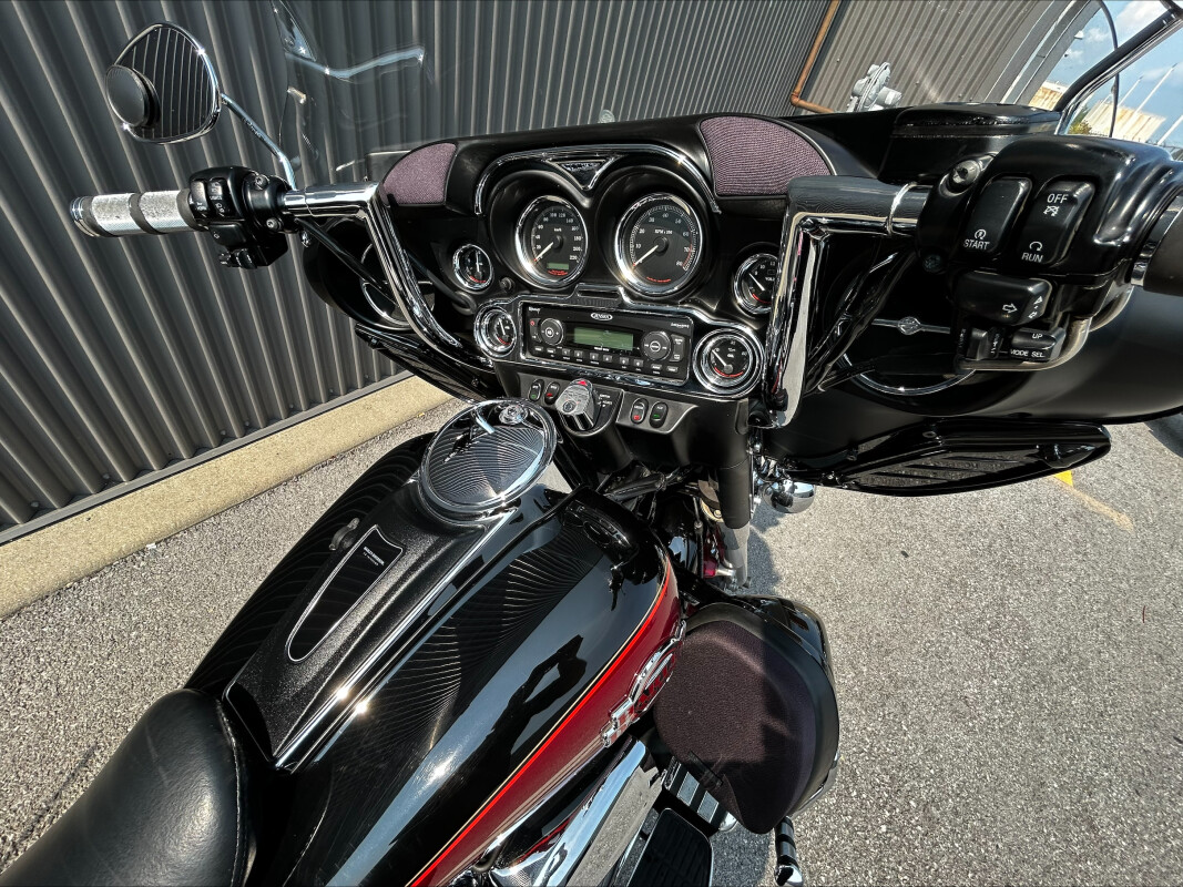 2005 Harley-Davidson Electra Glide Ultra Classic Two-Tone Vivid Black and Lava Red Sun - Photo 9