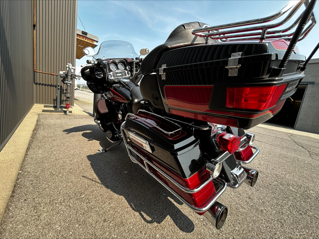 2005 Harley-Davidson Electra Glide Ultra Classic Two-Tone Vivid Black and Lava Red Sun - Photo 5