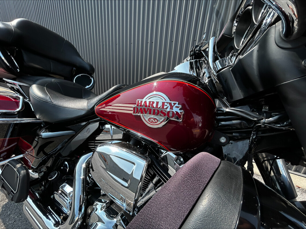2005 Harley-Davidson Electra Glide Ultra Classic Two-Tone Vivid Black and Lava Red Sun - Photo 8