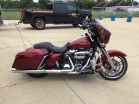 FLHXS 2017 Street Glide® Special thumb 3