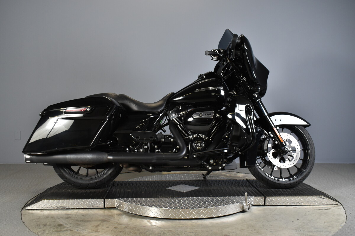 2019 Harley-Davidson® Street Glide® Special FLHXS | Volcano