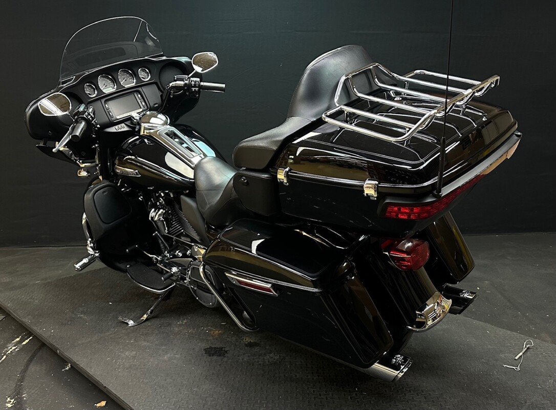 Harley-Davidson Electra Glide Ultra Classic 2018 FLHTCU BLACK - Photo 6