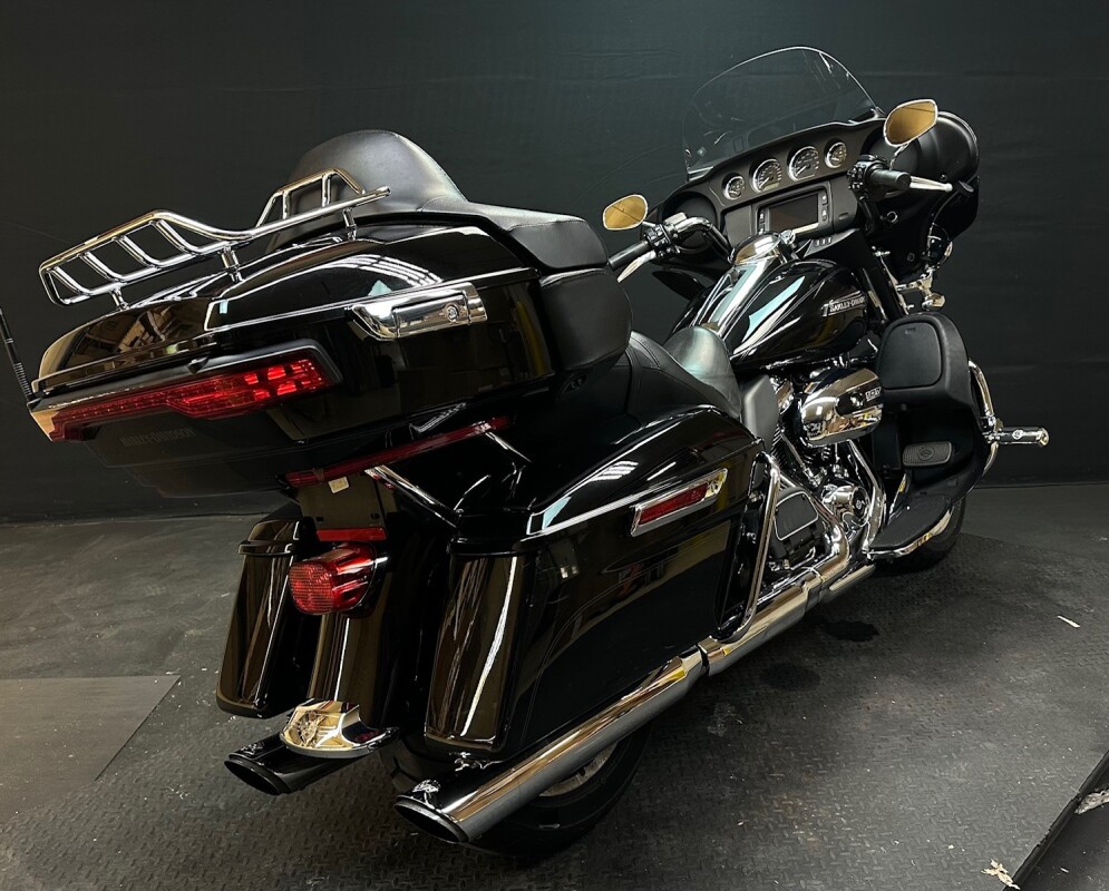 Harley-Davidson Electra Glide Ultra Classic 2018 FLHTCU BLACK - Photo 9