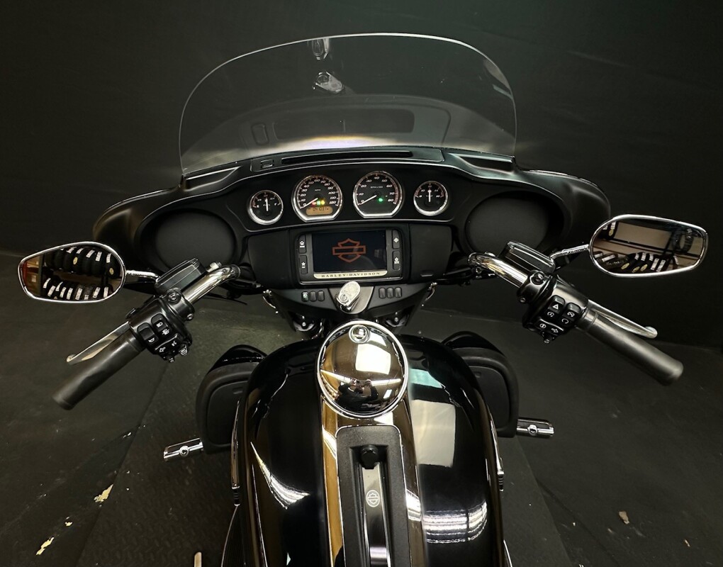 Harley-Davidson Electra Glide Ultra Classic 2018 FLHTCU BLACK - Photo 8
