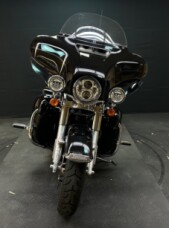 Harley-Davidson<sup>®</sup> Electra Glide<sup>®</sup> Ultra Classic<sup>®</sup> 2018 FLHTCU BLACK thumb 2