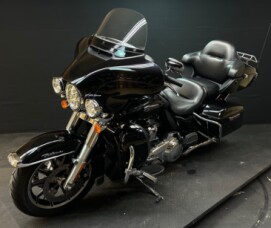 Harley-Davidson<sup>®</sup> Electra Glide<sup>®</sup> Ultra Classic<sup>®</sup> 2018 FLHTCU BLACK thumb 1