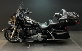 Harley-Davidson<sup>®</sup> Electra Glide<sup>®</sup> Ultra Classic<sup>®</sup> 2018 FLHTCU BLACK thumb 0