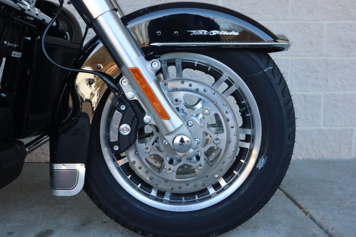 2024 Harley-Davidson Tri Glide Ultra FLHTCUTG - Photo 2