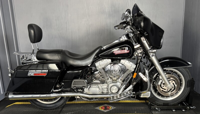 2006 Harley-Davidson Electra Glide® Standard FLHT BLACK W/PINSTRIPE