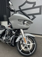 2024 Harley-Davidson<sup>®</sup> Road Glide™ thumb 3