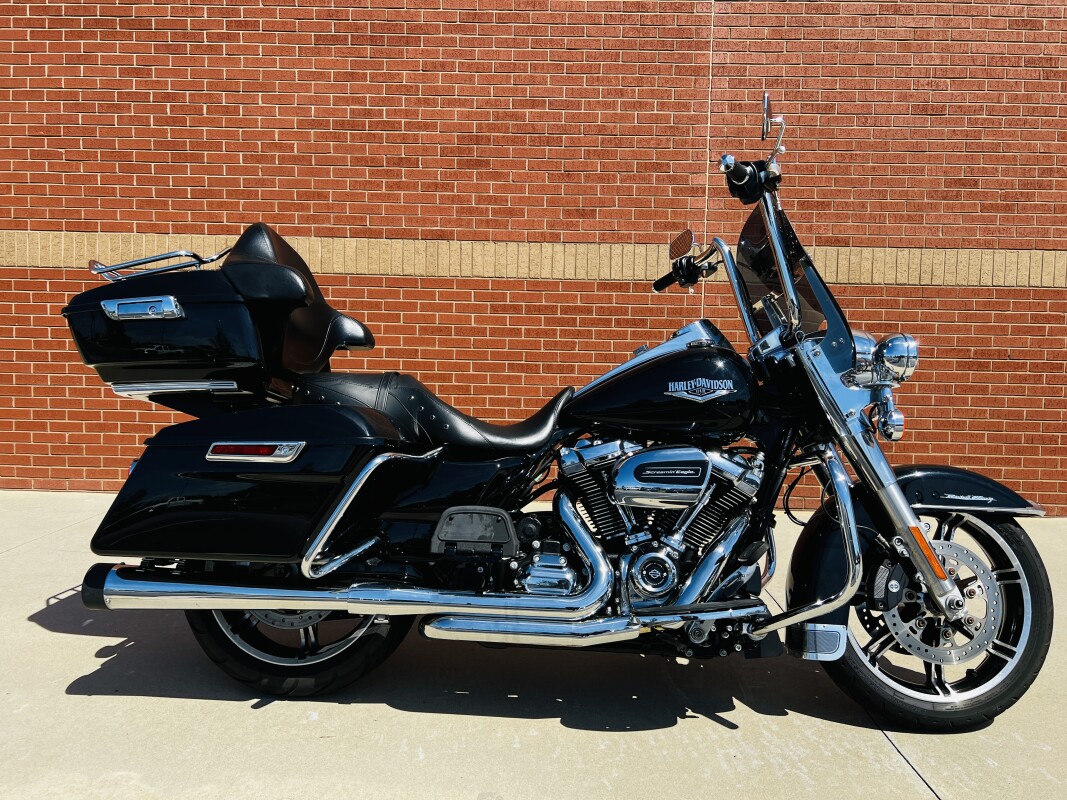 Road King Classic(BLK)＆ Road Glide (WIN) Road King vs Road Glide vs Street Glide: Which Touring